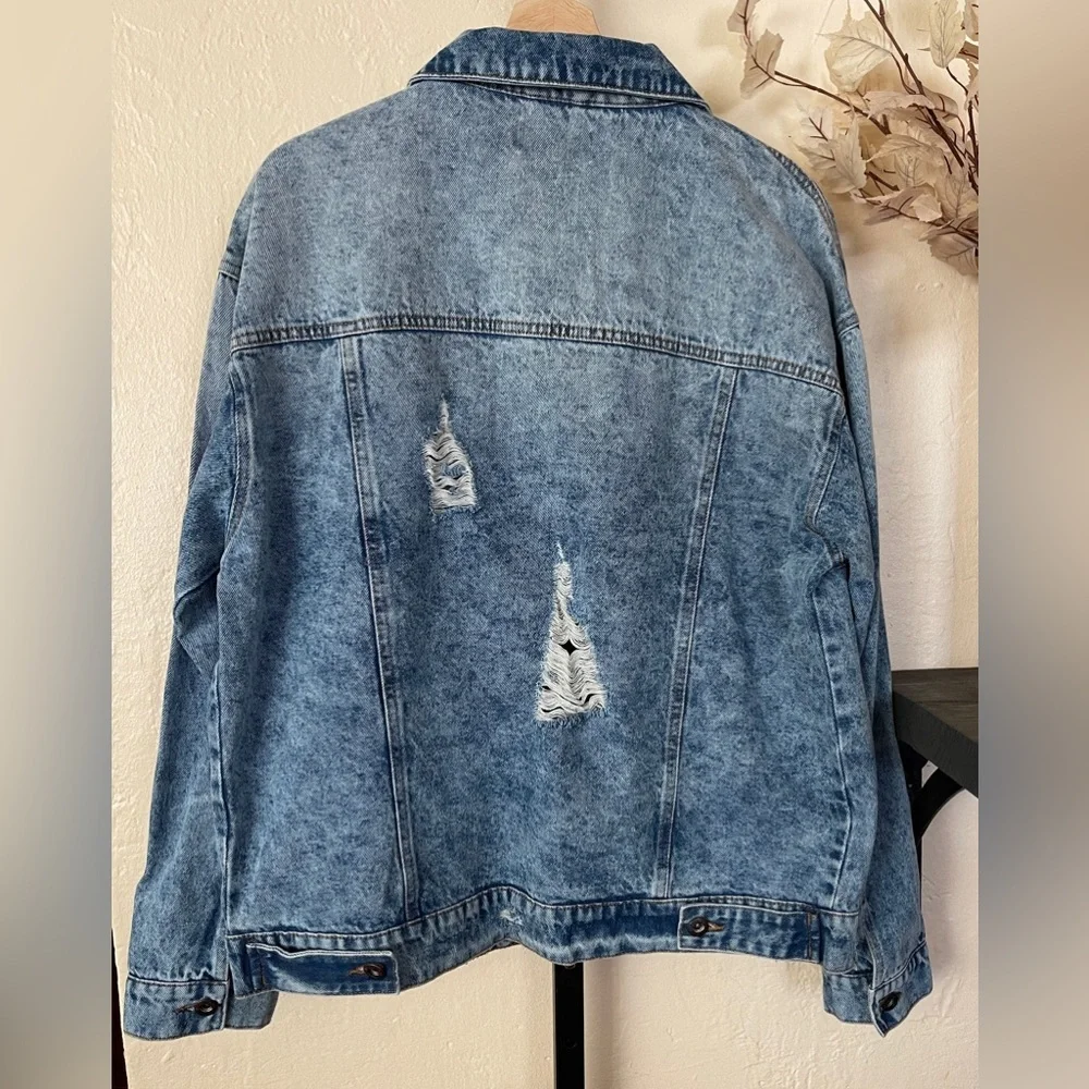 Women's Oversized Destroyed Denim Jacket - Picture 3 of 14